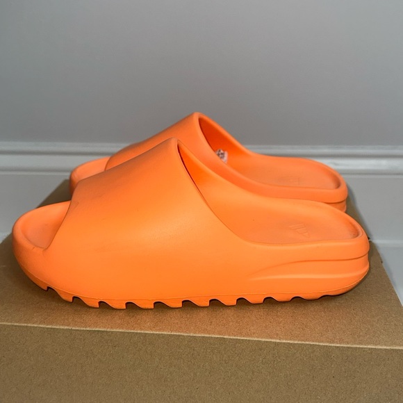 YEEZY SLIDES 'ENFLAME ORANGE' - Picture 3 of 4